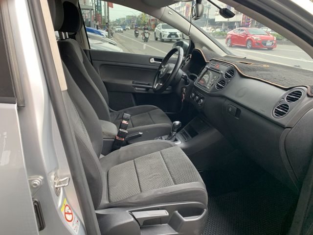 GOLF TSI 1.4  超強優質小車 跑少車美  原版件  渦輪增壓 安桌機 防滑 配備極佳 歡迎來電預約賞車  第18張相片