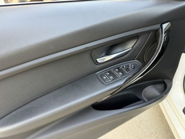 318I 渦輪引擎 IKEY 定速 實跑13萬 可認證車 無待修【百台車輛在庫】【實車實價】  第13張相片