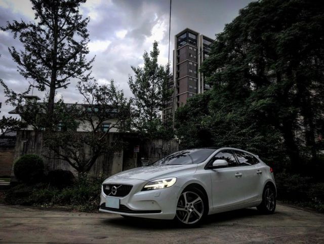 Volvo 富豪v40 中古車的價格 Findcar 找車網