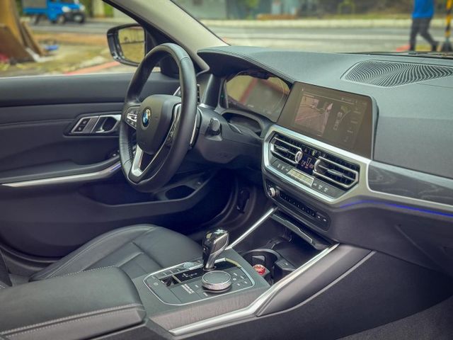 M3樣式 回去負責帥就可以了 2019 BMW 330i 5AU 總代理 認證車  第7張相片