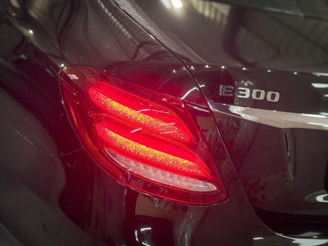 百萬左右E300開回家 原鈑件 認證車 2016 BENZ E300 AMG 4MATIC  第4張相片