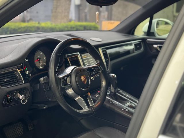 你離保時捷最近的一次 7X萬開走 2014 Macan S 3.0 總代理  第5張相片