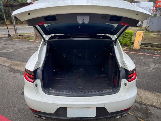 你離保時捷最近的一次 7X萬開走 2014 Macan S 3.0 總代理  第9張相片