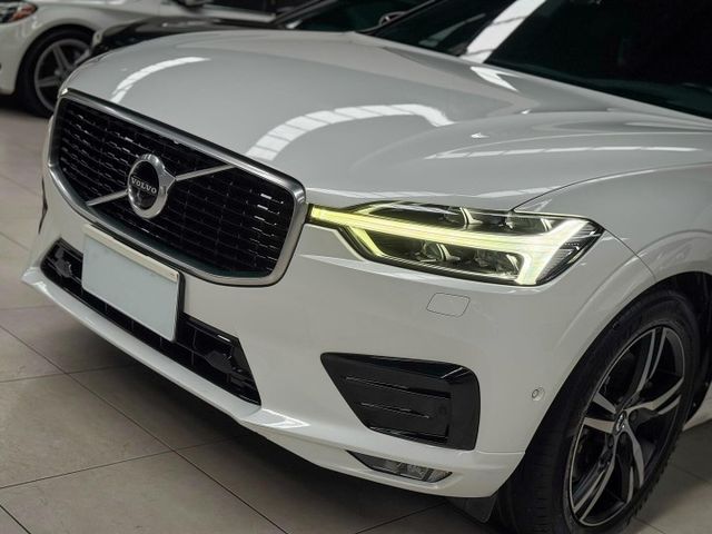 瑞典坦克 輕油電休旅車 安全配備滿滿 市場最便宜 稀有R-Design 2020 Volvo XC60 B5 R-D  第2張相片