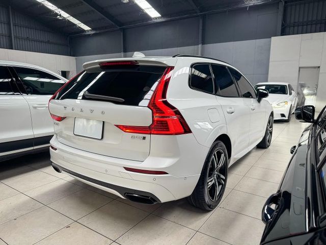瑞典坦克 輕油電休旅車 安全配備滿滿 市場最便宜 稀有R-Design 2020 Volvo XC60 B5 R-D  第3張相片