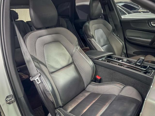 瑞典坦克 輕油電休旅車 安全配備滿滿 市場最便宜 稀有R-Design 2020 Volvo XC60 B5 R-D  第7張相片