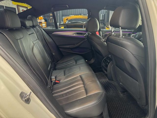 市場最便宜 免百萬開走 你要的正M版 有5AT 2018 BMW 520i M Sport  第8張相片