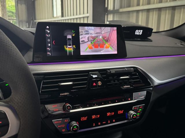 市場最便宜 免百萬開走 你要的正M版 有5AT 2018 BMW 520i M Sport  第9張相片