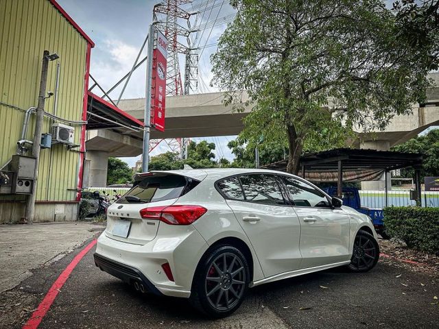 極品物件原廠保固中 2022 Focus ST-Line Lommel X 原廠保固中 原鈑件  第4張相片