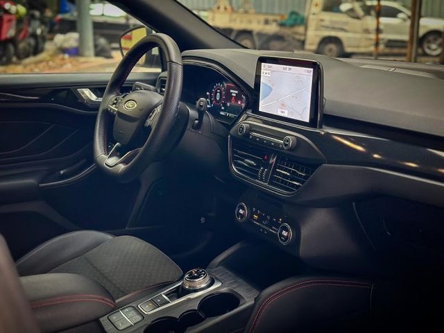 極品物件原廠保固中 2022 Focus ST-Line Lommel X 原廠保固中 原鈑件  第7張相片