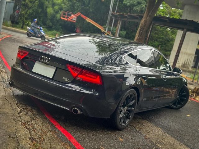 CP值超高 新車400萬 現在3X萬開走 認證車 原鈑件 低里程 2013 A7 Sportback 3.0 TFSI  第4張相片