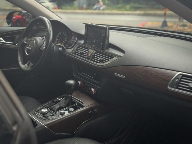 CP值超高 新車400萬 現在3X萬開走 認證車 原鈑件 低里程 2013 A7 Sportback 3.0 TFSI  第7張相片