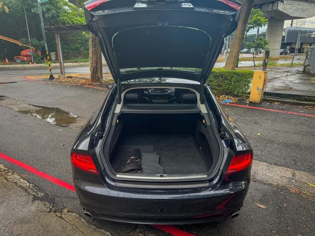 CP值超高 新車400萬 現在3X萬開走 認證車 原鈑件 低里程 2013 A7 Sportback 3.0 TFSI  第10張相片