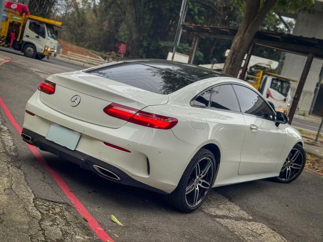 配備超好 稀有AMG 秒殺價免百萬 總代理 原鈑件 23P跟車 柏林 香氛 全都有 E200 AMG Coupe  第4張相片