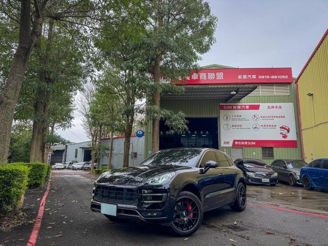 配備不錯 全景 電懸 18項 Bose音響 新車不含選配430多萬 2016 Macan Turbo  第1張相片
