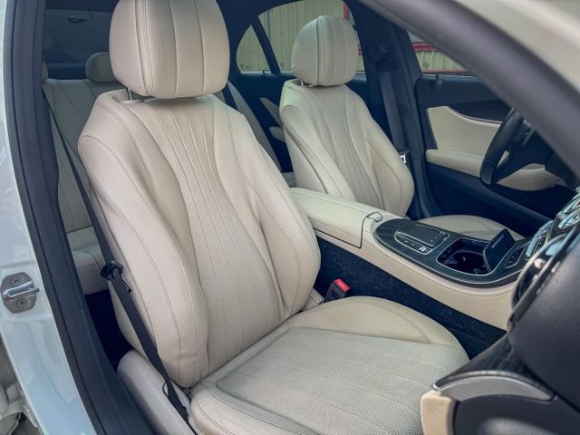 P3最頂級 P20 電吸門 按摩椅 香氛套件 全景 現在百萬左右即可擁有 2017 E300 AMG P3  第7張相片