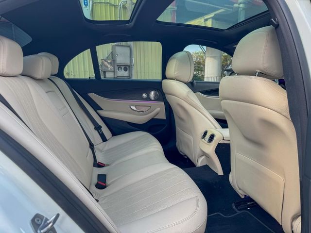 P3最頂級 P20 電吸門 按摩椅 香氛套件 全景 現在百萬左右即可擁有 2017 E300 AMG P3  第8張相片