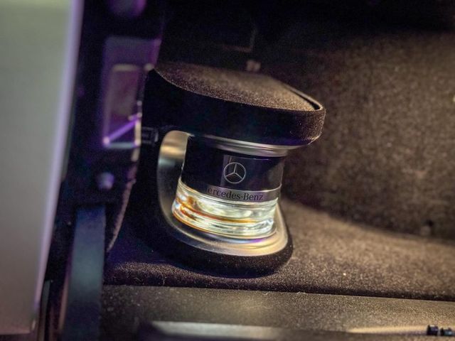 P3最頂級 P20 電吸門 按摩椅 香氛套件 全景 現在百萬左右即可擁有 2017 E300 AMG P3  第9張相片