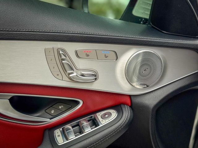 原汁原味低里程配備多 稀有物件 只跑8萬 先搶先贏 2015 C300 AMG 4MATIC  第6張相片