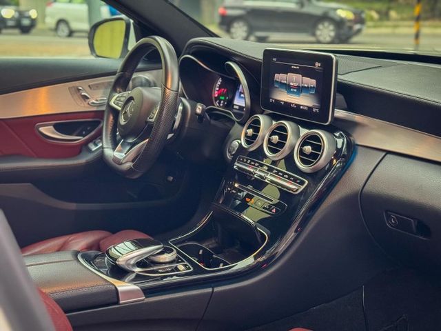 原汁原味低里程配備多 稀有物件 只跑8萬 先搶先贏 2015 C300 AMG 4MATIC  第7張相片