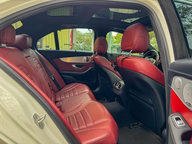 原汁原味低里程配備多 稀有物件 只跑8萬 先搶先贏 2015 C300 AMG 4MATIC  第10張相片