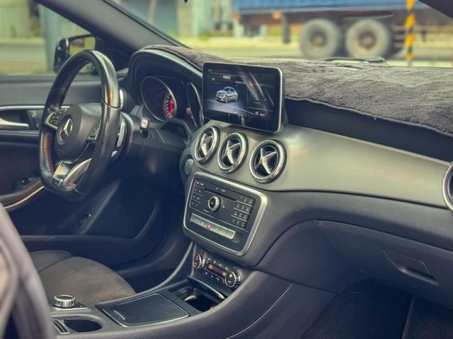 總代理 小改款 月付免萬元開走 副駕妹子一大堆 因為有開CLA 2017 CLA250 AMG 總代理  第6張相片