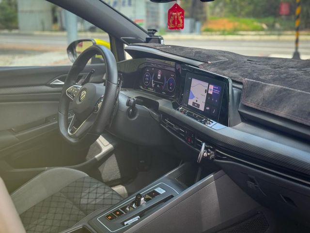 短小精幹 十句內成交送你全車貼膜 幫你改好了 質感改 回去帥 月付免萬元 2021 GOLF 280eTSI RLine  第6張相片