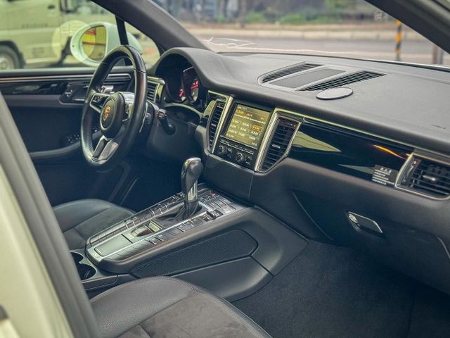 你離保時捷最近的一次 5X萬開走 2014 Macan S 3.0 總代理  第6張相片