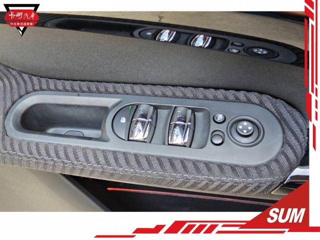 2017年MINI COUNTRYMAN 僅跑6萬 雙電動座椅 LED頭燈 日型燈 霧燈 I-KEY 定速 倒車顯影  第15張相片