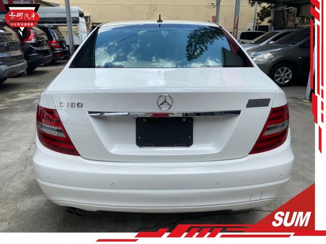 2013年 BENZ C180 外觀內裝水噹噹 配有恆溫，定速，倒車顯影!!! 心動不如馬上行動，歡迎來電洽詢&蒞臨賞車  第3張相片