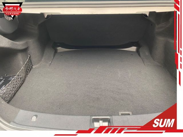 2013年 BENZ C180 外觀內裝水噹噹 配有恆溫，定速，倒車顯影!!! 心動不如馬上行動，歡迎來電洽詢&蒞臨賞車  第5張相片