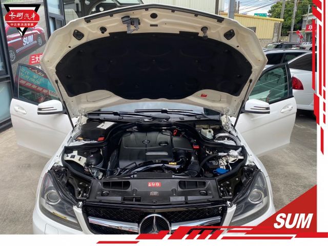 2013年 BENZ C180 外觀內裝水噹噹 配有恆溫，定速，倒車顯影!!! 心動不如馬上行動，歡迎來電洽詢&蒞臨賞車  第6張相片