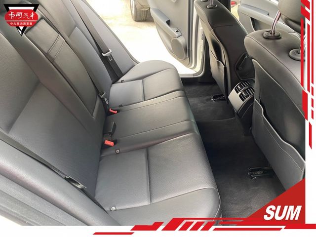2013年 BENZ C180 外觀內裝水噹噹 配有恆溫，定速，倒車顯影!!! 心動不如馬上行動，歡迎來電洽詢&蒞臨賞車  第18張相片