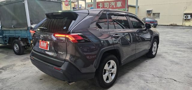 ✅恆溫 ✅定速 ✅倒車顯影✅衛星導航✅巡跡防滑✅CARPLAY✅ACC自動跟車✅環景✅安卓機♡《原廠保養》  第17張相片