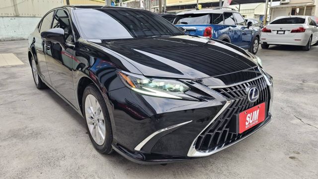 ෆ*₊ 2014✧˳⁺⁎ LEXUS˗ˏˋES 300H✧ˎˊ˗  跑12萬公里✧ᵕ̈˚✦外觀簡約大器 ✦展現不凡品味✦  第3張相片