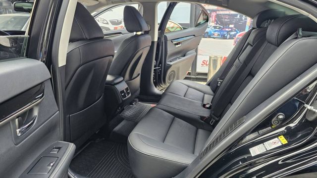 ෆ*₊ 2014✧˳⁺⁎ LEXUS˗ˏˋES 300H✧ˎˊ˗  跑12萬公里✧ᵕ̈˚✦外觀簡約大器 ✦展現不凡品味✦  第12張相片