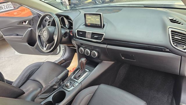 ✅I-KEY免鑰 ᵕ̈ 一鍵啟動 ❱❱❱ 出門就要有型✅換檔撥片✧ 熱血操控快如箭 ✅倒車顯影 ❱❱❱ 停車不怕歪進牆  第4張相片