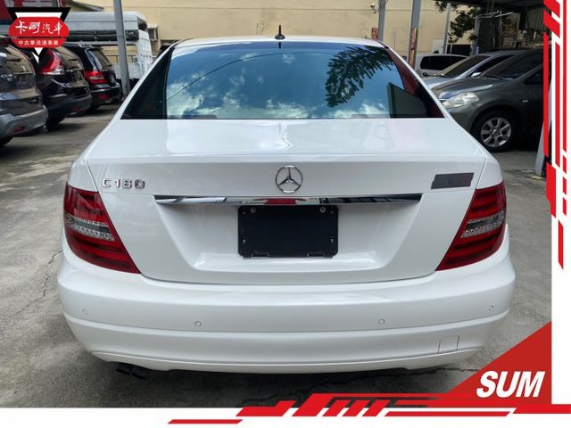 2013年 BENZ C180 外觀內裝水噹噹 配有恆溫，定速，倒車顯影!!! 心動不如馬上行動，歡迎來電洽詢&蒞臨賞車  第3張相片