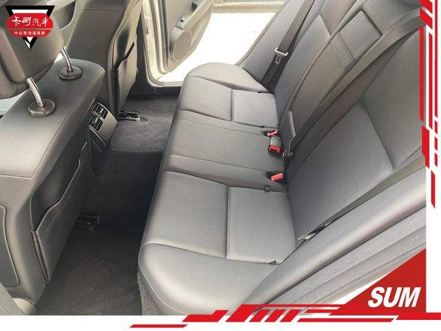 2013年 BENZ C180 外觀內裝水噹噹 配有恆溫，定速，倒車顯影!!! 心動不如馬上行動，歡迎來電洽詢&蒞臨賞車  第17張相片