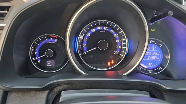 ˗ˏˋ 熱門都會神車 ˎˊ˗ 省油 ✦ 好開又保值 ✦ 車身小巧✧ᵕ̈ 市區停車更輕鬆✅盲點偵測✅倒車顯影✅IKEY免鑰  第13張相片