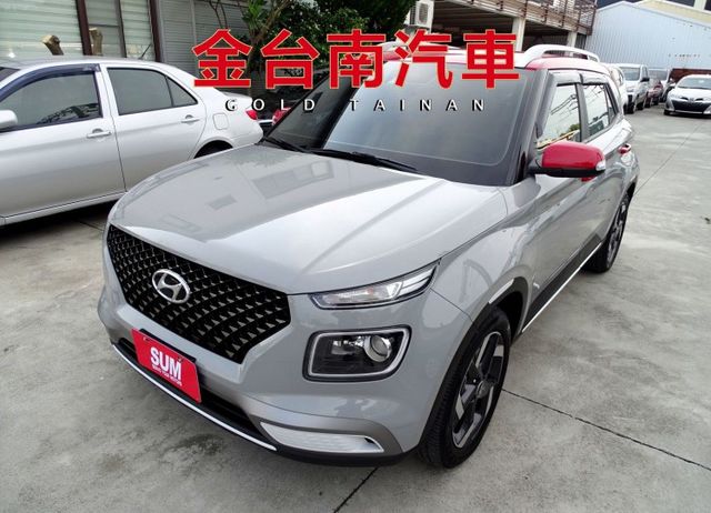 特價!GLC格雷灰限量版 21/10出廠領牌 一手只跑2.8萬 雙色外觀 AEB 原廠影音 原廠保養 全車原鈑件 可全貸  第1張相片
