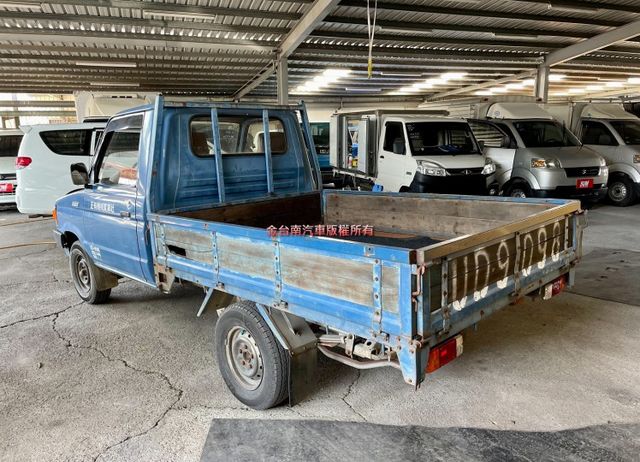 經典瑞獅貨車 全台跑最少 只跑4.8萬 里程保證 值得玩家收藏 附全額發票 輪胎八成五新 實在超便宜!  第2張相片