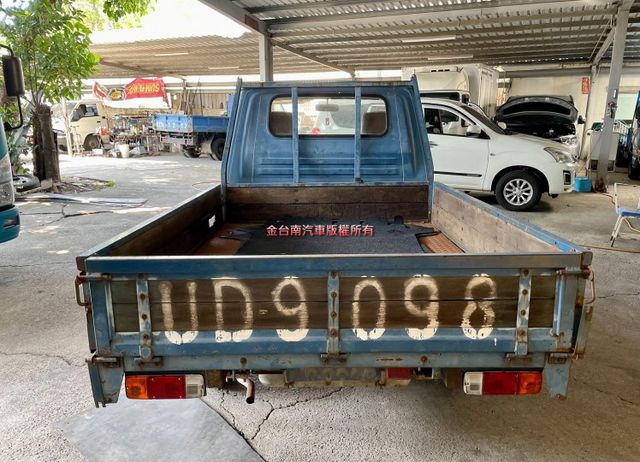 經典瑞獅貨車 全台跑最少 只跑4.8萬 里程保證 值得玩家收藏 附全額發票 輪胎八成五新 實在超便宜!  第3張相片