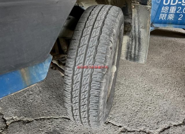 經典瑞獅貨車 全台跑最少 只跑4.8萬 里程保證 值得玩家收藏 附全額發票 輪胎八成五新 實在超便宜!  第8張相片