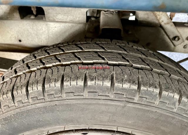 經典瑞獅貨車 全台跑最少 只跑4.8萬 里程保證 值得玩家收藏 附全額發票 輪胎八成五新 實在超便宜!  第9張相片