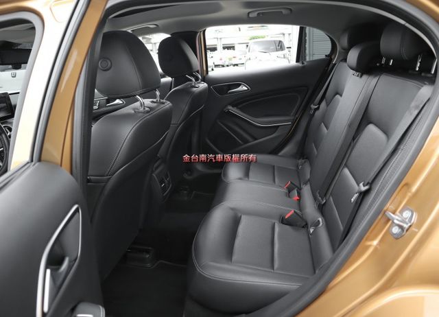 賞車請先預約GLA200 小改款 只跑3萬 全車原鈑件 AEB 雙記憶椅 自動停車 電動尾門 iKEY 快撥  可全貸!  第7張相片