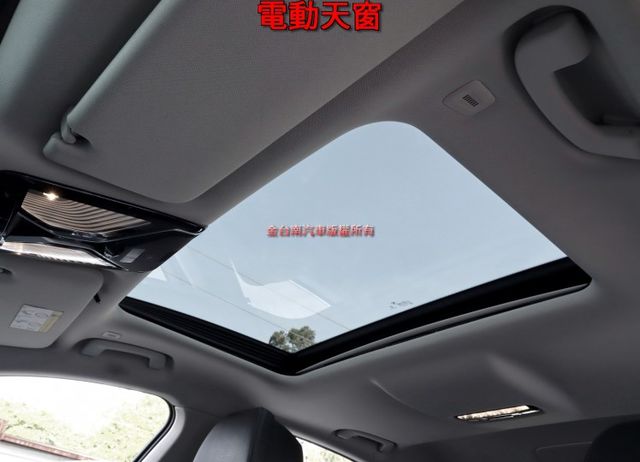 17年式 16/07出廠 天窗 只跑9.5萬 四區恆溫 雙記憶冷熱通風椅 衛星導航 環景 多項更換約20幾萬!  第10張相片