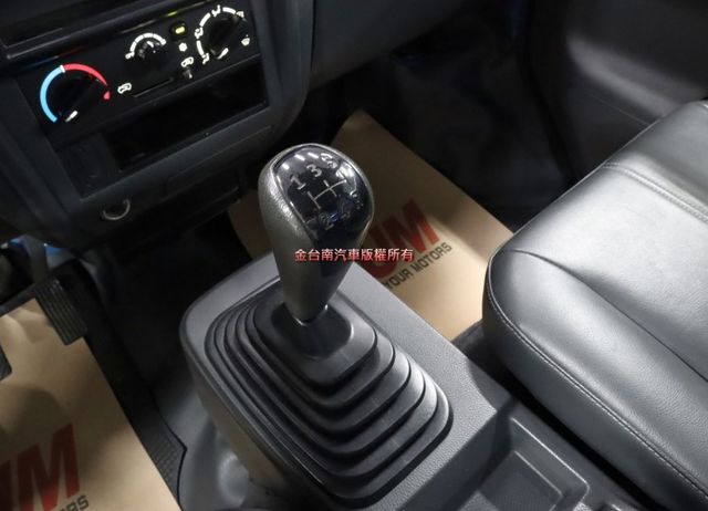附全額發票 廂式 一手 只跑4.1萬 全車原鈑件 TCS ABS 里程保證 打拼事業好幫手 可全貸!  第17張相片