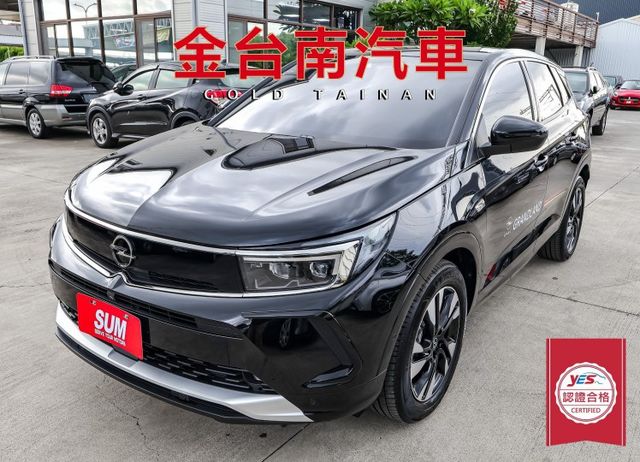 新車價143.9菁英版 原廠展示車 只跑2千 一年稅金才8千 現省5X萬  車道維持 感應尾門 全車原板件 可全貸!  第1張相片