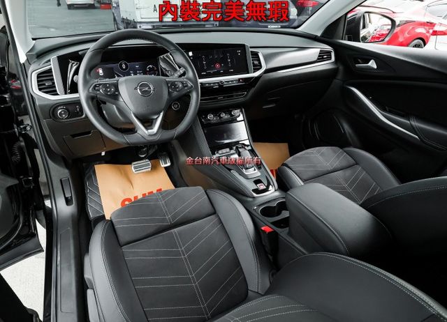 新車價143.9菁英版 原廠展示車 只跑2千 一年稅金才8千 現省5X萬  車道維持 感應尾門 全車原板件 可全貸!  第10張相片